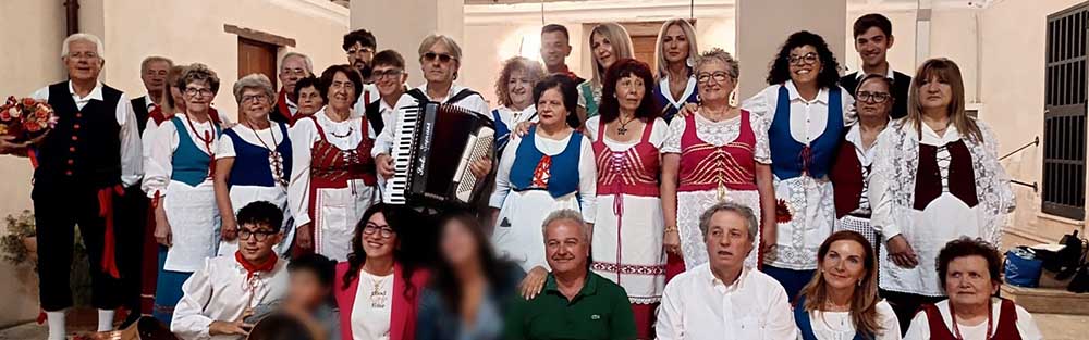 <h4>GIOVANE CORALE CUPELLESE</h4></br><p>Cupello (CH)</p> 71 coro 2 2